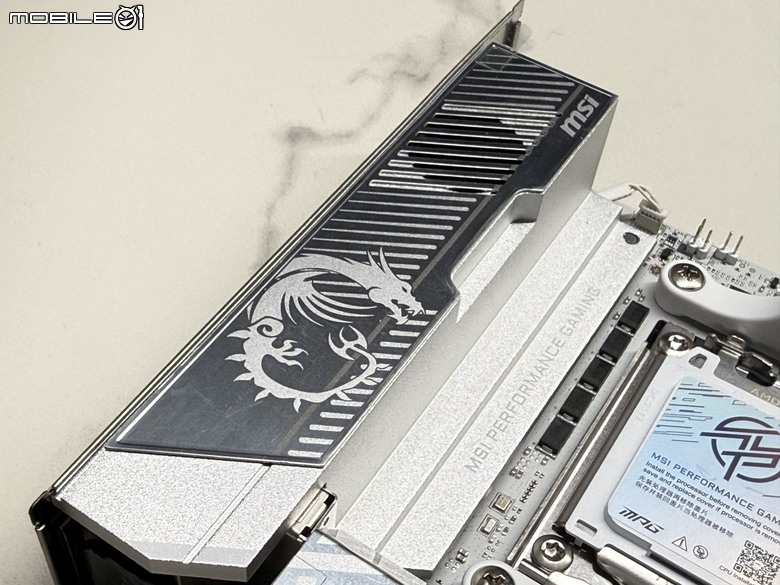 純白到讓人一眼入坑！微星X870I EDGE TI EVO WIFI主機板 不甩NDA 強規偷跑！