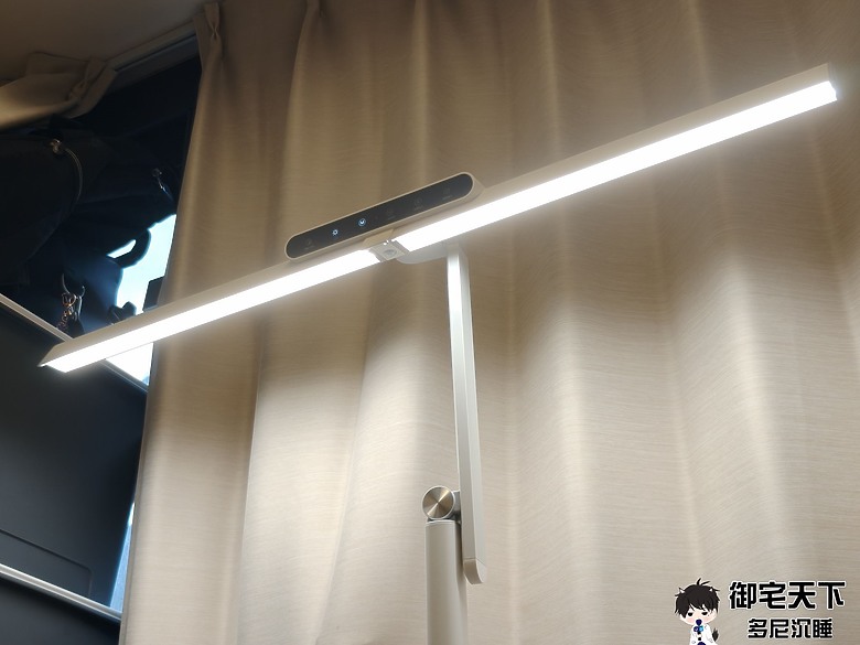 護眼檯燈推薦｜舞光 EyeHealth 全光譜檯燈開箱：80cm 超長燈罩，完整均勻照亮整張書桌！