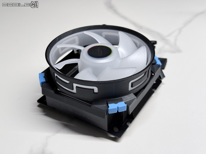 均熱板加持！小巧精緻下吹散熱器 快睿 Cryorig C5