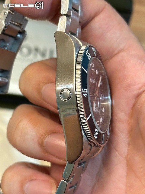 TITONI SEASCOPER 600 藍面經典色深潛系列