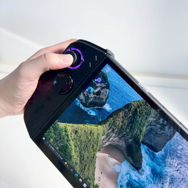 點我看大圖 開箱 預備上市🔥 Lenovo 聯想 2025「Legion go2」Windows掌機🎮(全實拍附開箱影片)