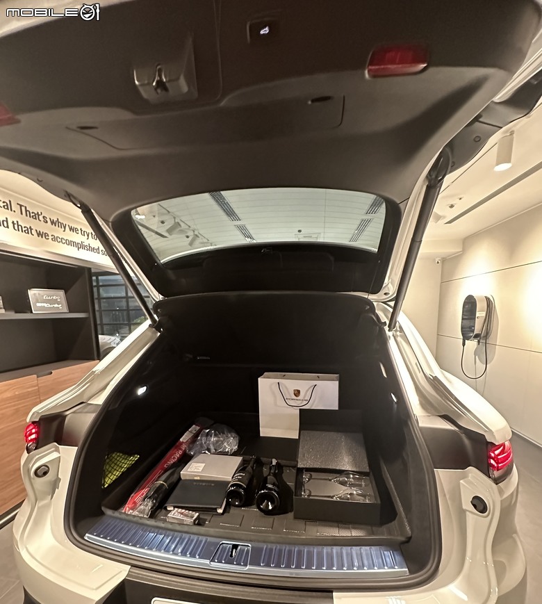 點我看大圖 Cayenne coupe 去年8月訂車.5月底終於要交車了!!大家是何時訂車?何時交車呢?(文長)