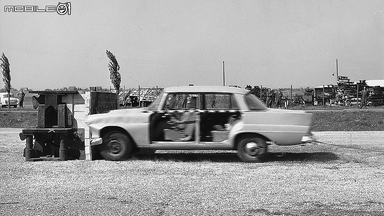 Mercedes-Benz德國總部參訪實錄|親臨風洞實驗室與現場見證撞擊測試的震撼一刻!