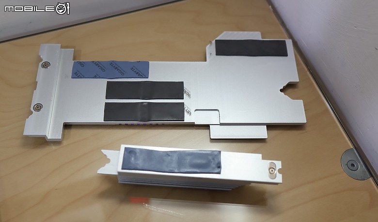 點我看大圖 白色美學 X3D Turbo 2.0 全面加速 X870E AORUS MASTER X3D ICE