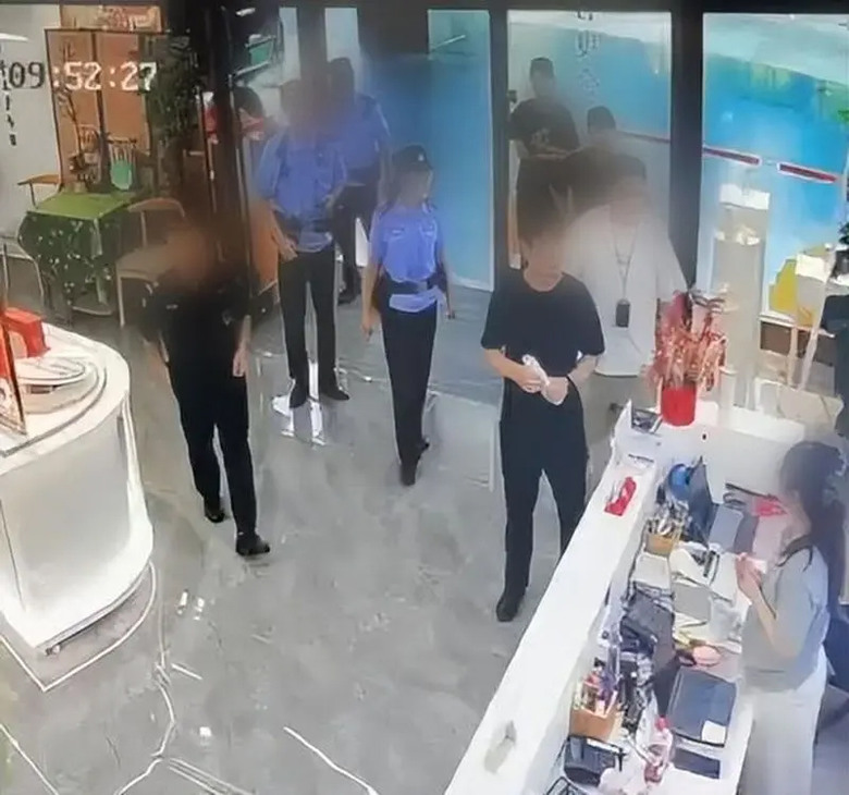 北京上班男子在群裡轉發文章惹禍？遭湖南警跨省傳喚