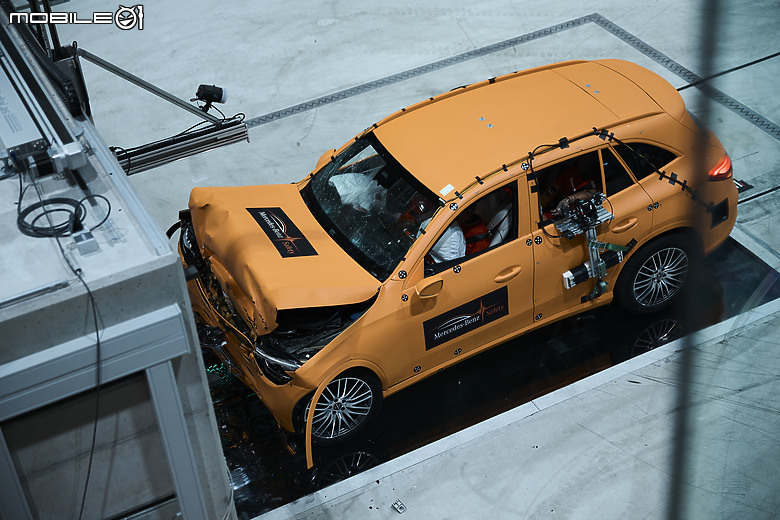 Mercedes-Benz德國總部參訪實錄|親臨風洞實驗室與現場見證撞擊測試的震撼一刻!