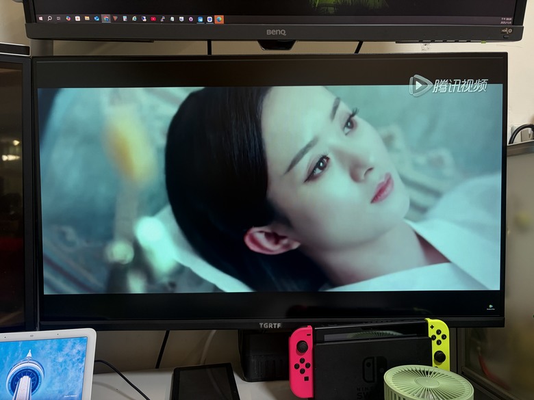 【開箱】TGRTF猩刃32吋直屏2K-240Hz 大螢幕