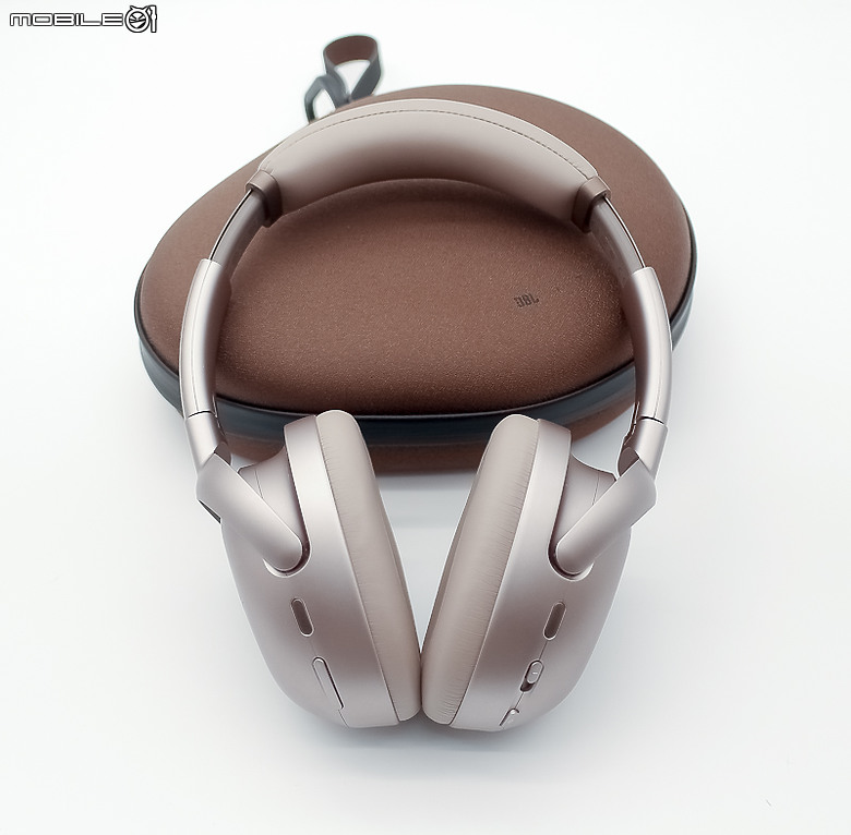 【北極熊開箱】 JBL Tour One M3- 全能旗艦，值不值得為「多功能」買單?