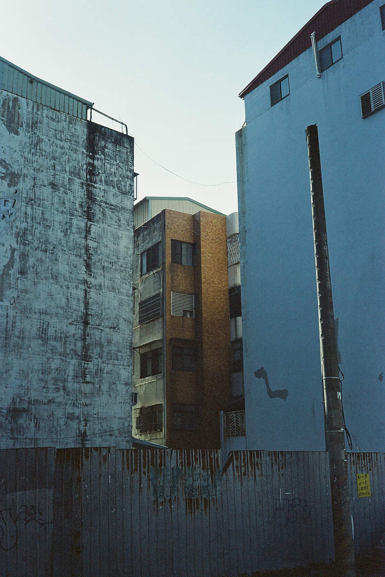 1/10 價格、底片版的 X100 系列｜Minolta Hi-Matic E 回顧