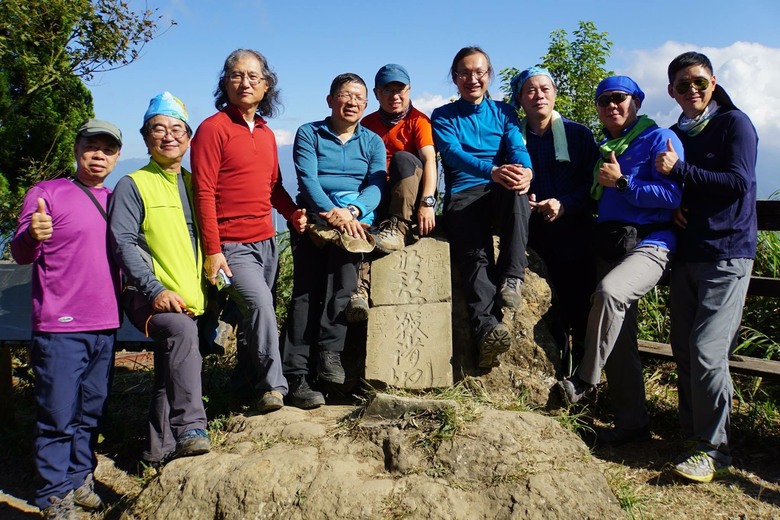 第一停車場-南線登山口-天然湖登山口-馬那邦山-上湖登山口-回出發點，逆O