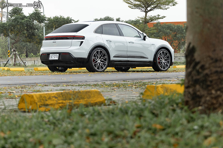 Porsche Macan Turbo Electric 試駕｜貨真價實的Macan加速之王！