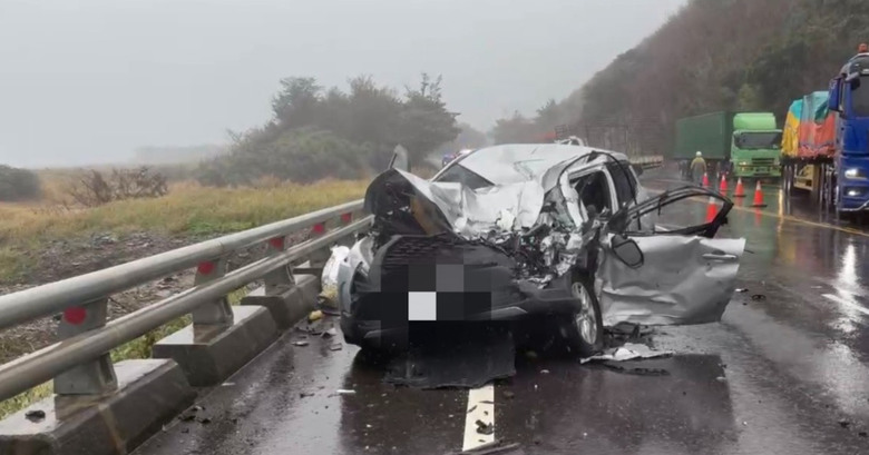 台東台9線 🚚大貨車逆向對撞🚗釀1死2傷