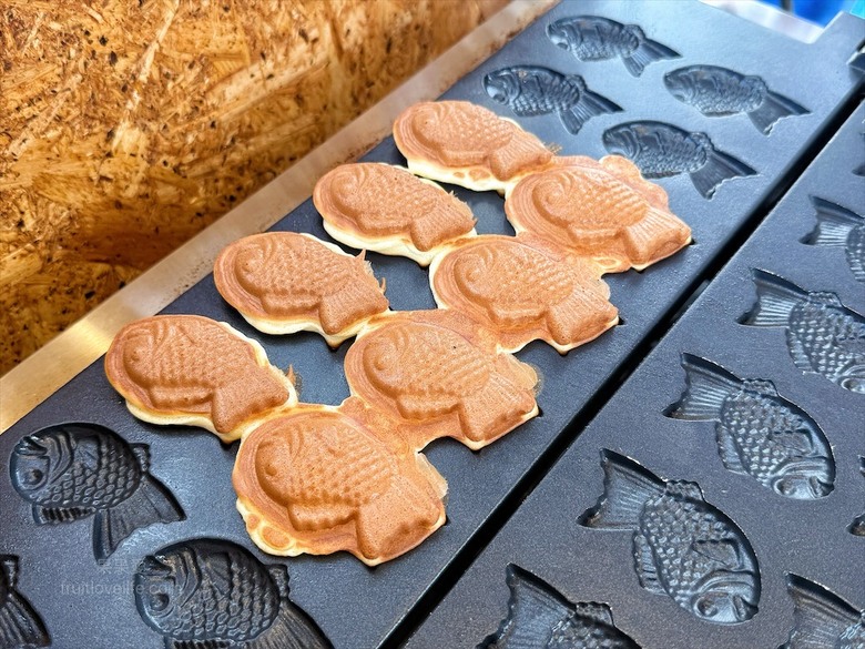 迷你、黑色鯛魚燒，鹹甜口味讓你一次滿足