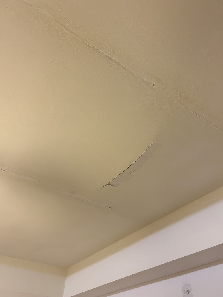 天花板開裂如何處理？