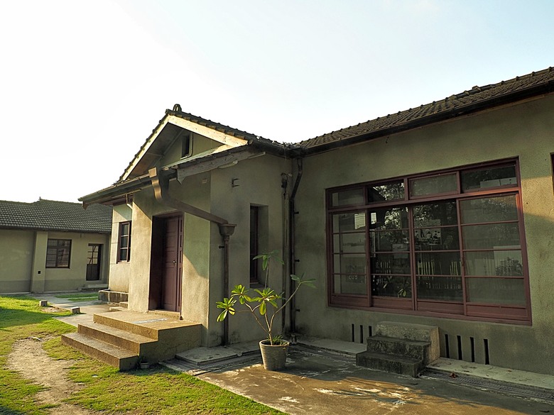 左營 再見捌捌陸-臺灣眷村文化園區、將軍好宅、轉角壹貳壹、西門遺址公園、鳳山縣舊城、蓮池潭、龍虎塔、春秋閣 — 高雄左營眷村與鳳山縣舊城懷舊之旅