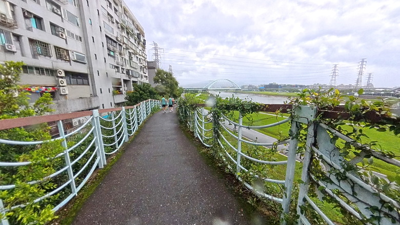 (映像運動) 盡全力不再坐回收車！再戰2025長榮航空馬拉松in台北市 (天氣：雨、起跑氣溫：23.9、濕度：84%)