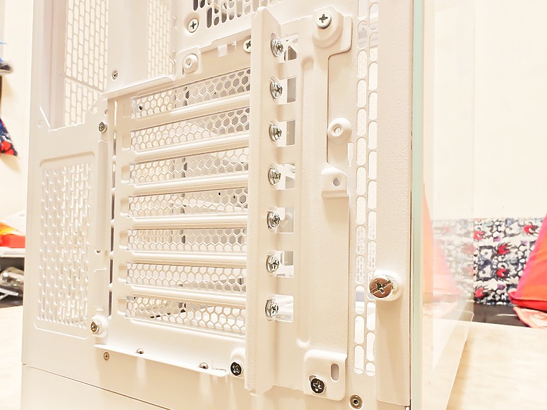 [開箱] TT 光透 View 390 TG 買殼送6吋螢幕的天窗房ATX機殼