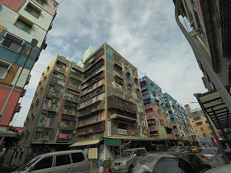 鳳山黃埔新村、衛武迷迷村、黃埔新村、可可米果之饅頭豆腐乳、璞味綿綿冰、外掛平價餐廳醉便宜與雨利廚房— 高雄鳳山眷村與彩繪國宅散策