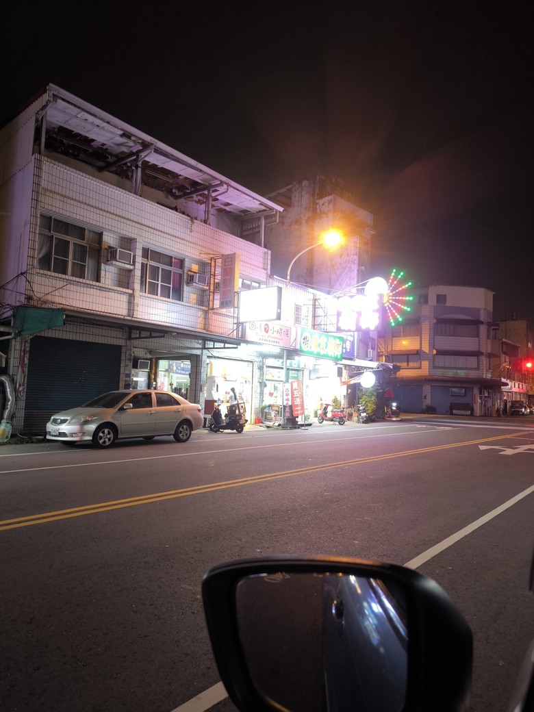 請教13t pro 過曝 過亮 跟拍光源糊掉的問題