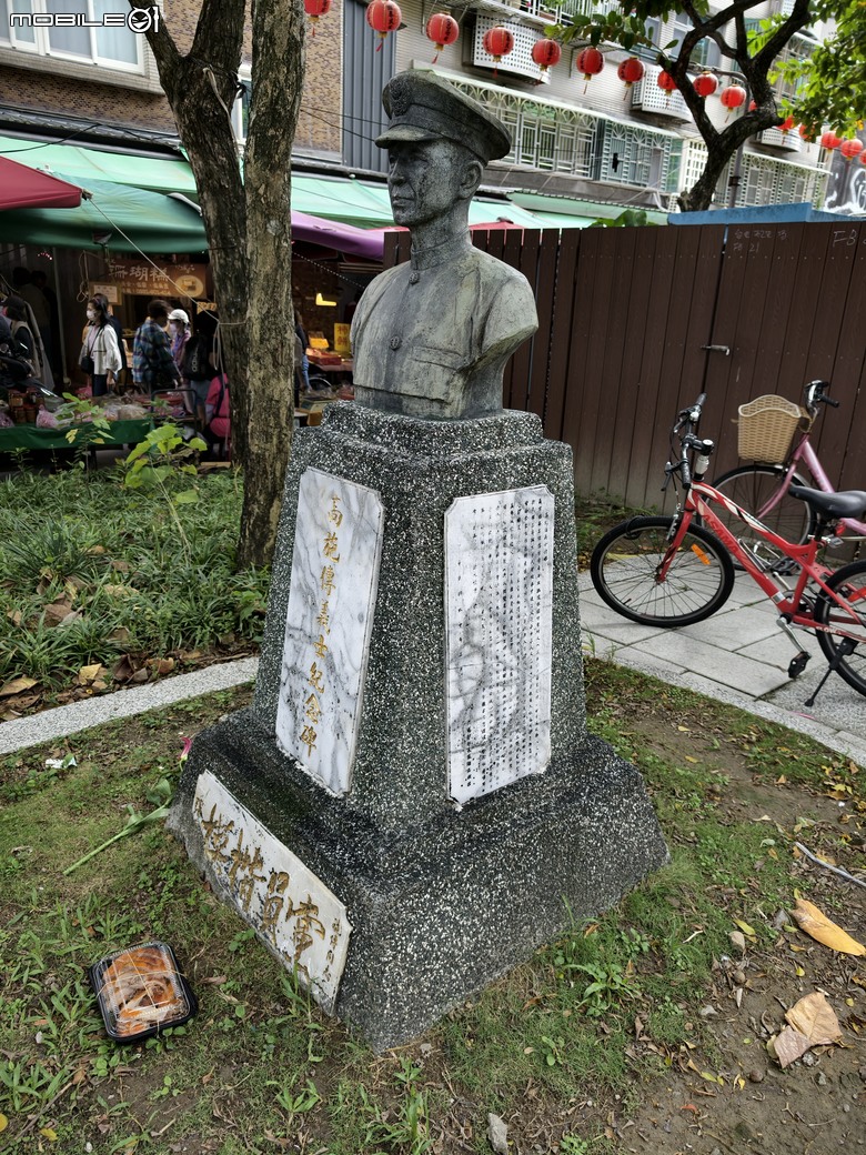 點我看大圖 臺北市文昌宮、老董牛肉麵 — 日間市區小旅行隨拍 By vivo X300 Pro 臺灣上市版本