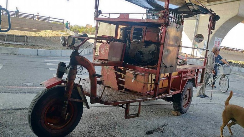 彰化芳苑觀光改裝車🦪🦪蚵車 翻車10人受傷。