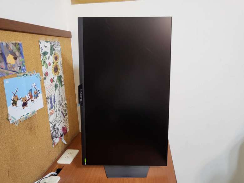 【開箱」萬元有找電競螢幕 技嘉 M27Q2 QD