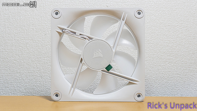 【開箱】iCUE LiNK首款反向扇葉風扇 | CORSAIR iCUE LiNK LX120-R RGB WHITE