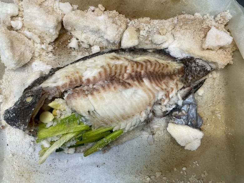 模仿餐廳的鹽烤吳郭魚