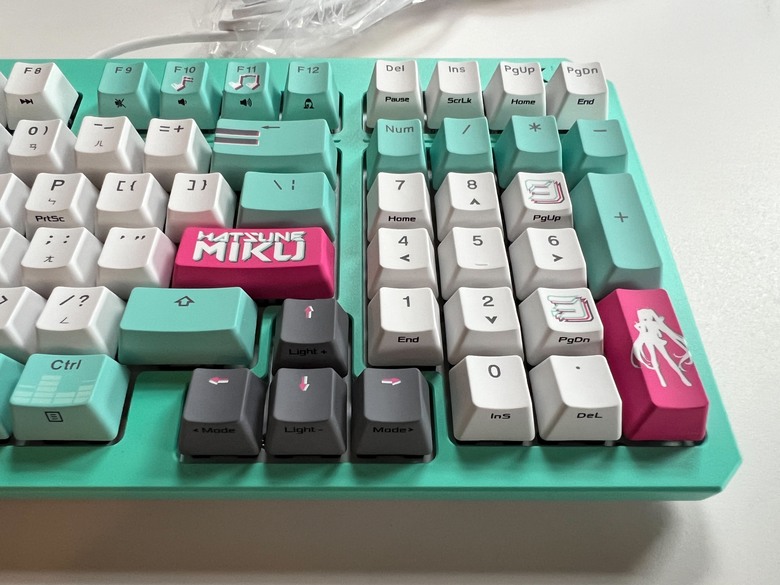 [開箱] TUF Gaming Hatsune Miku Edition 初音電競週邊全套