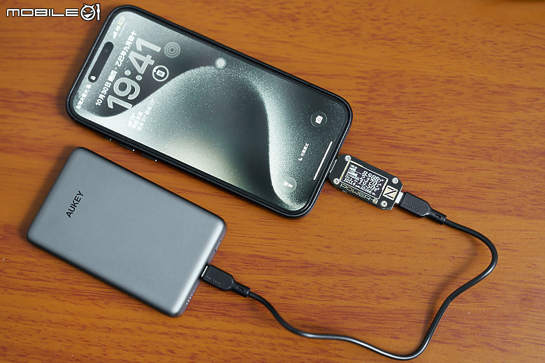 磁吸行動電源開箱實測，AUKEY MagFusion Qi2 行動電源有多薄？5000mAh、10000mAh 一次看