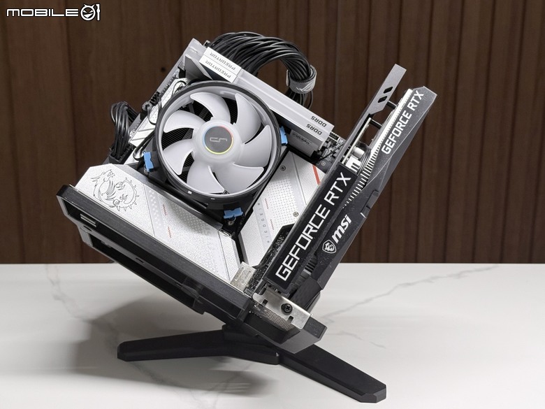 均熱板加持！小巧精緻下吹散熱器 快睿 Cryorig C5