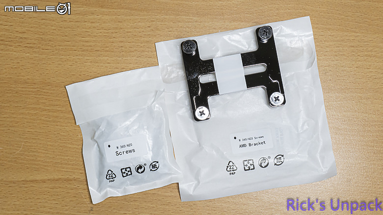 【開箱】泰坦潔白水冷 | CORSAIR iCUE LiNK TITAN 360 RX RGB WHITE