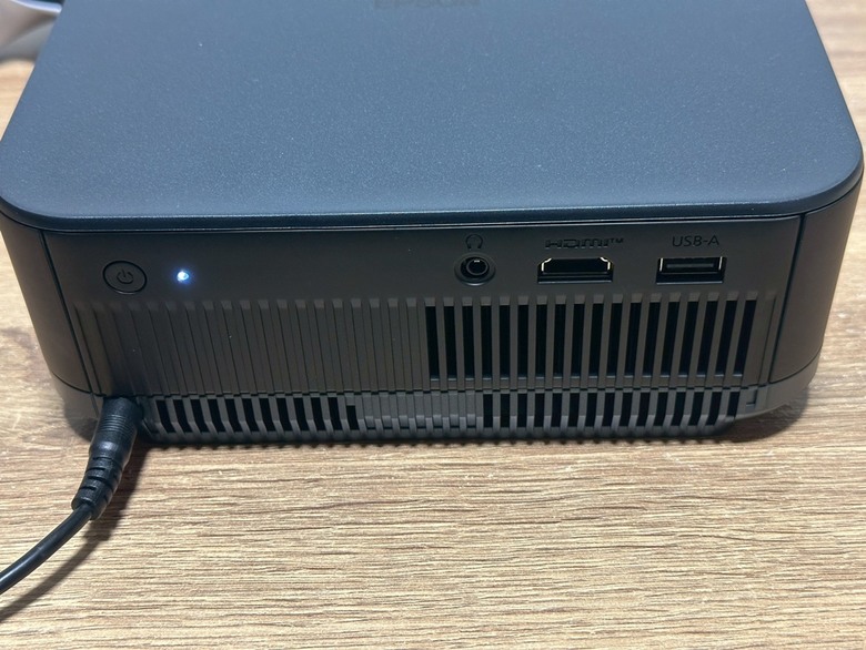 和新家的輕巧簡約融為一體，Epson EF-62N投影機開箱