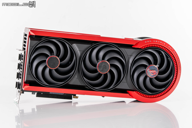 ROG Matrix Platinum GeForce RTX 5090 顯示卡開箱實測 集 30 周年經驗大成的頂級遊戲效能輸出者