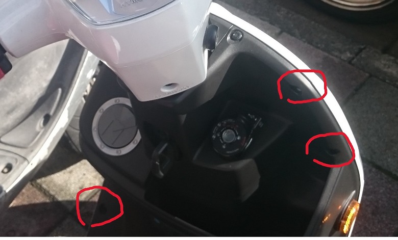 NEW MANY LED 125 (SE24CH)的前板要拆的話?