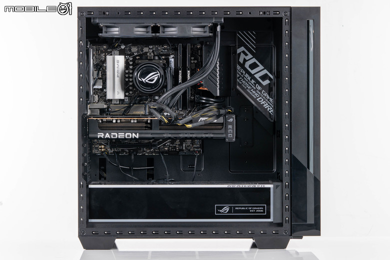 ROG G700 電競桌機開箱測試 炫目燈效跟散熱效果兼具 但是配置選擇要想一下