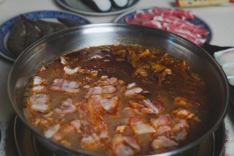 【台南酸白菜火鍋推薦】隱藏版麻辣酸白菜火鍋｜老師傅純手工酸白菜 ｜純手工酸白菜 × 手炒麻辣底｜東北酸白菜火鍋 安平店