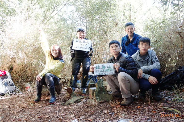 2020/12/26 霞喀羅大山、佐藤山，夜宿清泉天主堂，和April等山友一齊爬山
