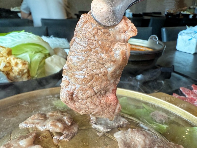 田野間超人氣泰式燒烤火鍋,湯頭三吃、高品質肉品、寵物友善、無服務費
