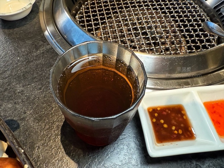 稻田美景燒肉店，套餐肉量十足，泰式沾醬超唰嘴又解膩