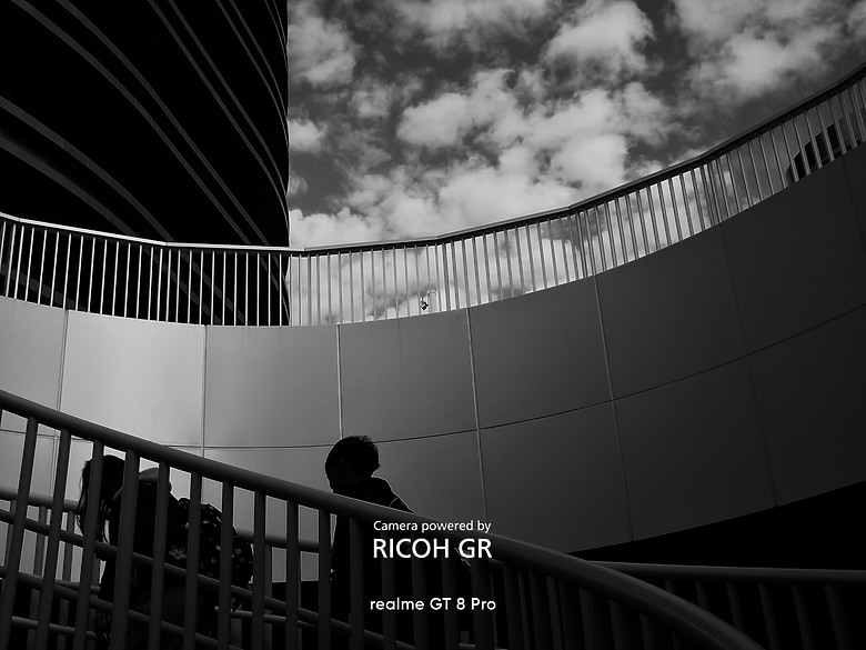 realme GT 8 pro × RICOH GR｜ 街拍的光影協奏曲