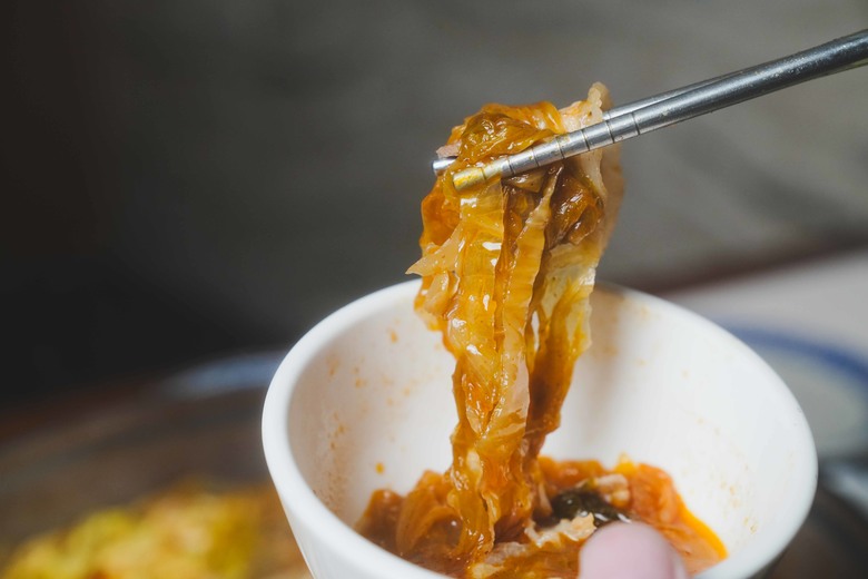 【台南酸白菜火鍋推薦】隱藏版麻辣酸白菜火鍋｜老師傅純手工酸白菜 ｜純手工酸白菜 × 手炒麻辣底｜東北酸白菜火鍋 安平店