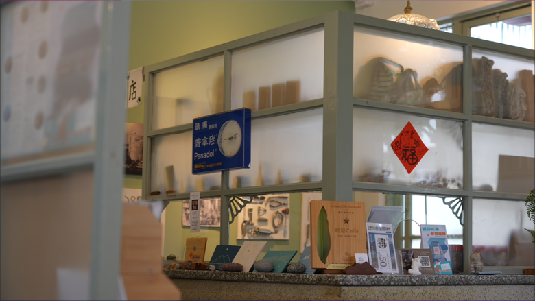 60歲生日環島之旅EP.2｜台東｜老宅改建 診所變咖啡店拯救教會經濟｜10點半開賣要排1小時的鹹粥｜體驗鐵花村慢生活｜晚上睡路邊 裝備上車頂