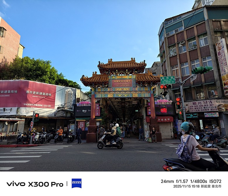 艋舺祖師廟、艋舺青山宮、萬華區史展示中心、艋舺謝宅、朝北醫院、青山宮、青雲閣、華西街夜市 — 臺北市區小旅行之艋舺老市街散步