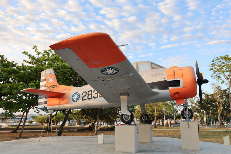 帶著R8的旅行 台南 港濱歷史公園 藍晒圖文創園區 高雄 大港橋