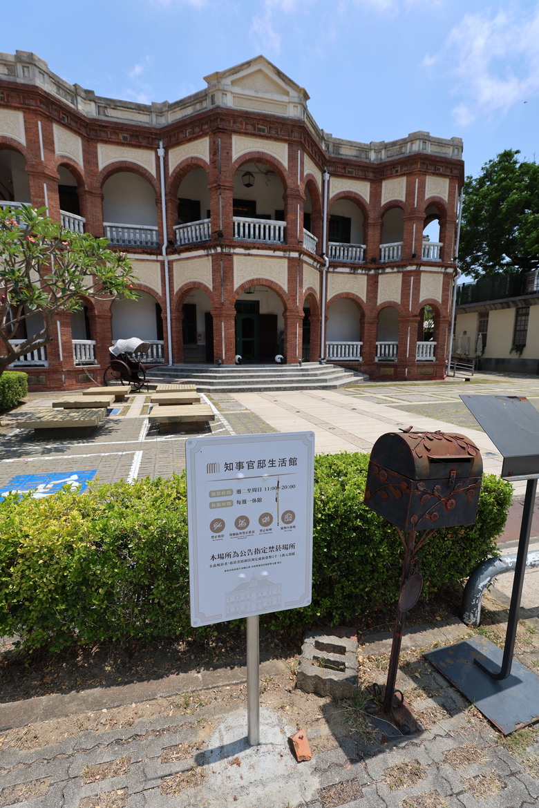 帶著R8的旅行 鷲嶺食肆 原台南測候所 吳園藝文中心 臺南知事官邸 億載金城