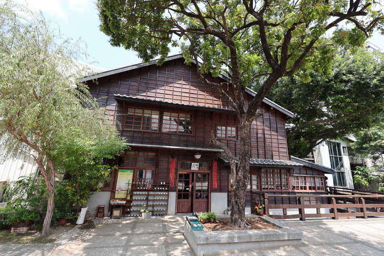 帶著R8的旅行 鷲嶺食肆 原台南測候所 吳園藝文中心 臺南知事官邸 億載金城
