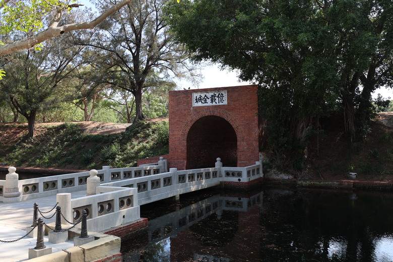 帶著R8的旅行 鷲嶺食肆 原台南測候所 吳園藝文中心 臺南知事官邸 億載金城