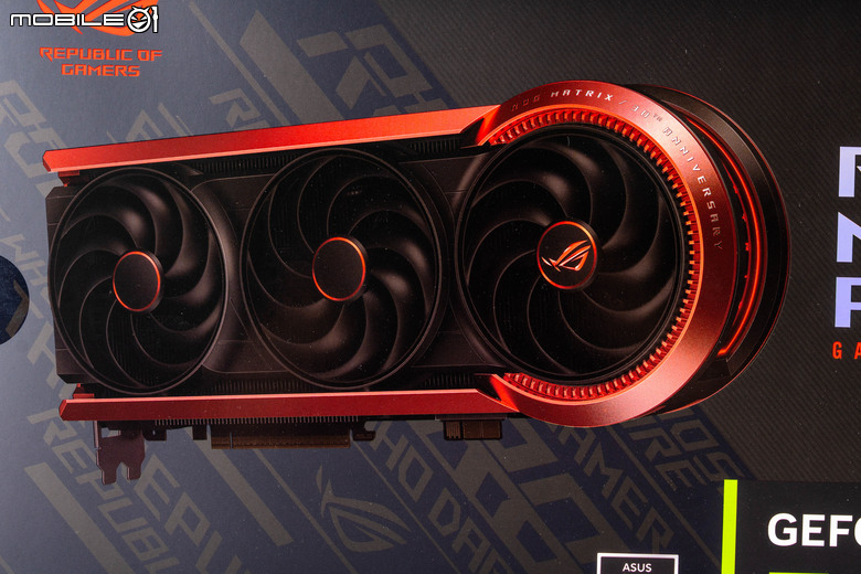 ROG Matrix Platinum GeForce RTX 5090 顯示卡開箱實測 集 30 周年經驗大成的頂級遊戲效能輸出者