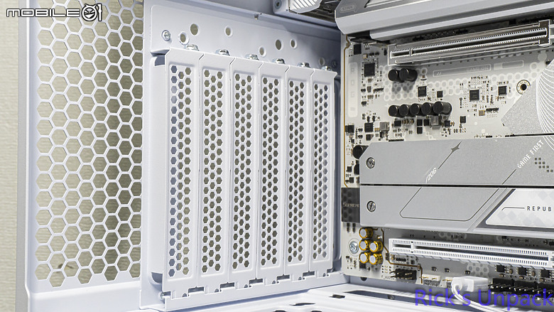 【開箱】與音響絕配的機殼 | LIAN LI LANCOOL 217 INF WHITE